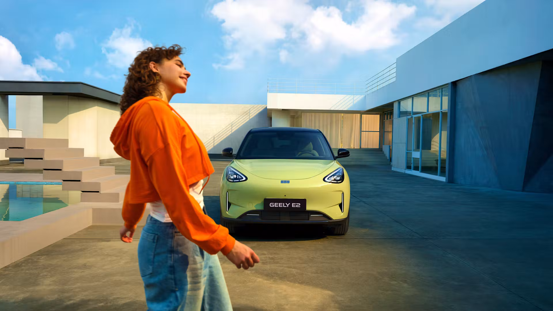 GEELY E2. COMPACTO POR FUERA. EXTRAORDINARIAMENTE AMPLIO POR DENTRO.